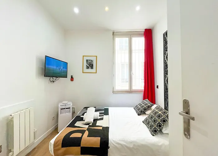 32 Atelier Paris Fashion